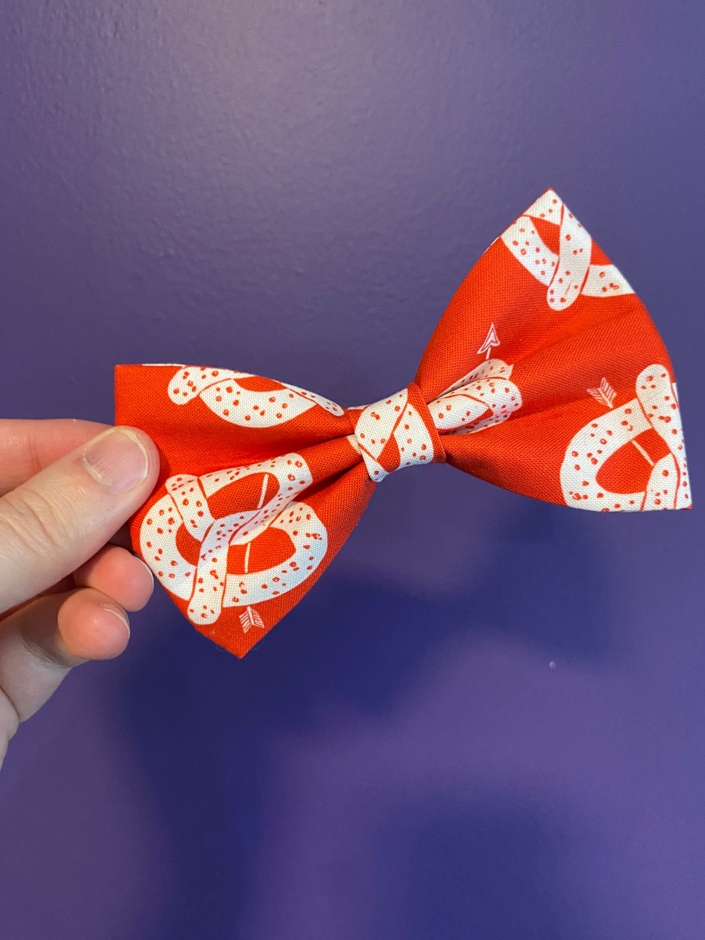 Collar Bow - Pretzel Cupid